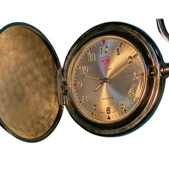 Red Enamel Dodge Hinged Pocket Watch w Snap Hook - Working - Collectable - Picture 6 of 6
